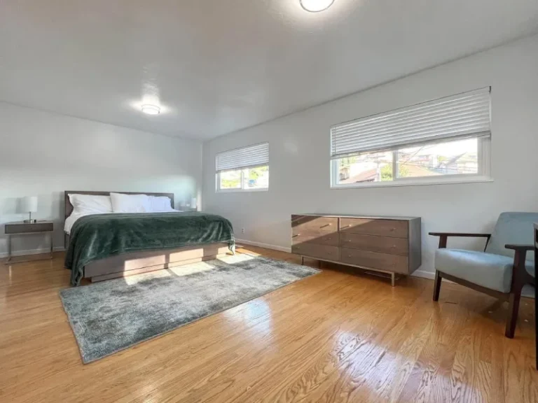 Fully furnished 3-bedroom house in Oakland